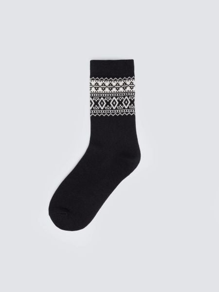 Skarpety długie ze wzorem skandynawskim czarne Akseli 906. Czarne skarpetki BIG STAR, bez wzorów, z bawełny. Za 19.99 zł.