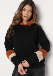Czarna Bluza z Kapturem i Futrzanymi Wstawkami Pyroxis. Czarne bluzy z kapturem Born2be, bez wzorów, z futra. W wyprzedaży za 84.99 zł.