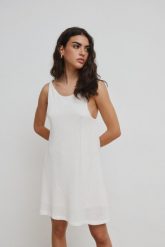 Sukienka na wywiniętych ramiączkach w kolorze SOFT WHITE - ASTRA-XS/S. Białe sukienki Marsala, na co dzień, s, bez wzorów, z bawełny, casualowe, bez kołnierzyka, bez ramiączek, mini, oversize. Za 269.90 zł.