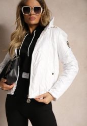 Biała Kurtka z Odpinanym Kapturem Ozdobiona Pikowaniem z Gumką w Talii Terilitta. Białe kurtki Renee, xl, bez wzorów, z jeansu, eleganckie. W wyprzedaży za 119.99 zł.