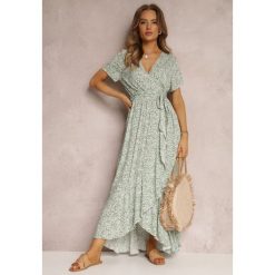 Zielona Sukienka Holm. Zielone sukienki Renee, l, bez wzorów, z materiału, boho, z asymetrycznym kołnierzem, bez ramiączek, midi, asymetryczne. W wyprzedaży za 83.99 zł.