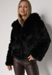 Czarna Kurtka Futrzana z Nieodpinanym Kapturem Vetirire. Czarne kurtki Born2be, l, bez wzorów, z futra, eleganckie. Za 229.99 zł.