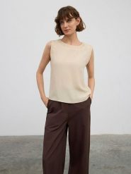 BGN Bluzka w kolorze beżowym rozmiar: 38. Brązowe bluzki BGN, bez wzorów, z wiskozy, bez kołnierzyka, bez ramiączek. Za 87.61 zł.