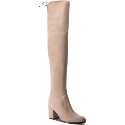 Muszkieterki STUART WEITZMAN - Tieland YL53490 Brownstone Suede. Kozaki marki Stuart Weitzman. W wyprzedaży za 1,779.00 zł.