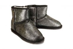 EMU AUSTRALIA T12358 WALLABY MINI METALLIC TEENS black, botki damskie. Czarne botki Emu Australia, bez wzorów, ze skóry, bez obcasa, bez zapięcia. Za 199.95 zł.