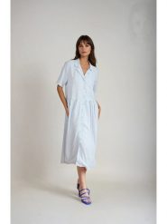 Monki Sukienka w kolorze błękitnym rozmiar: L. Niebieskie sukienki Monki, na co dzień, l, bez wzorów, z wiskozy, bez kołnierzyka, bez ramiączek, maxi, proste. Za 43.99 zł.