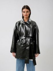 Weekday Kurtka przejściowa w kolorze czarnym rozmiar: S. Czarne kurtki Weekday, s, bez wzorów, ze skóry, bez kaptura. Za 136.45 zł.