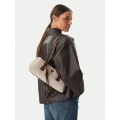 Torebka Guess. Białe torebki klasyczne Guess, z aplikacjami, klasyczne, bez dodatków. Za 484.99 zł.