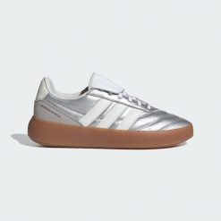Buty Barreda Mundial. Białe buty treningowe adidas, bez wzorów, bez zapięcia, na fitness i siłownię. Za 399.00 zł.