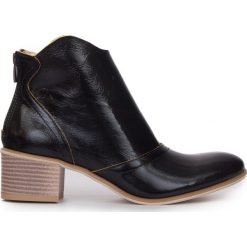 Botki kwobojki na 5 cm klocku - skóra naturalna - model 483 - kolor żółty naplak. Żółte botki Zapato, bez wzorów, z jeansu, biznesowe, bez obcasa, na obcasie, bez zapięcia. Za 419.00 zł.