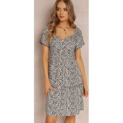 Czarna Sukienka Evosa. Czarne sukienki Renee, s, z aplikacjami, z tkaniny, bez kołnierzyka, bez ramiączek, mini. W wyprzedaży za 67.99 zł.