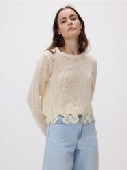 Ażurowy sweter - kremowy. Białe swetry Reserved, l, w ażurowe wzory, z bawełny, bez ramiączek. Za 119.99 zł.