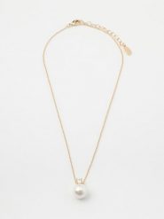 U.S. Polo Assn. Pozłacany naszyjnik z zawieszką - dł. 38 cm rozmiar: onesize. Białe naszyjniki U.S. Polo Assn., z materiału, z kryształem, pozłacane. Za 86.99 zł.