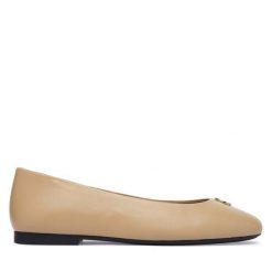Baleriny Tommy Hilfiger. Brązowe baleriny Tommy Hilfiger, bez wzorów, bez obcasa, bez zapięcia. Za 409.99 zł.