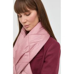 Marella szalik damski kolor różowy gładki. Czerwone szaliki i kominy Marella, bez wzorów. Za 359.99 zł.