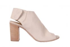Botki Bayla-136 3689 Nabuk Beige, Beż, Skóra naturalna. Brązowe botki Bayla, bez wzorów, z materiału, z otwartym noskiem, bez obcasa, na obcasie, bez zapięcia. W wyprzedaży za 149.00 zł.