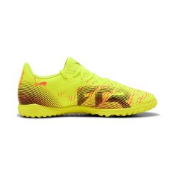 Buty piłkarskie Puma Future 8 Play TT. Żółte buty treningowe Puma, bez wzorów, bez zapięcia, do piłki nożnej. Za 149.00 zł.