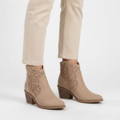 Botki damskie S.Barski,cholewka z materiału ażurowe wycięcia na bokach zamek po wewnętrznej stronie smukły fason wyprofilowany obcas stabilna bryła d. Brązowe botki S.BARSKI, w ażurowe wzory, z jeansu, eleganckie, bez obcasa, na obcasie, bez zapięcia. Za 179.00 zł.