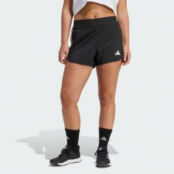 Szorty treningowe Pacer Workout Woven High Rise. Białe szorty sportowe adidas, bez wzorów, na fitness i siłownię, climacool (adidas). Za 149.00 zł.