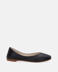 CZARNE BALERINY W SPORTOWYM STYLU 260 BLACK. Czarne baleriny Venezia, bez wzorów, ze skóry, sportowe, bez obcasa, bez zapięcia. Za 239.00 zł.