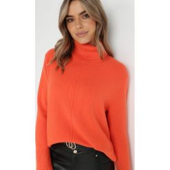 Pomarańczowy Golf Oligante. Brązowe swetry Born2be, m, bez wzorów, z dzianiny, bez ramiączek. W wyprzedaży za 84.49 zł.