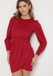 Różowa Sukienka z Marszczeniem i Bufiastymi Rękawami Redenia. Czerwone sukienki Born2be, na spotkanie biznesowe, l, bez wzorów, eleganckie, bez kołnierzyka, bez ramiączek, mini. W wyprzedaży za 84.99 zł.