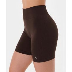 Szorty bezszwowe push-up Carpatree Élite brązowe. Brązowe szorty sportowe Carpatree, bez wzorów, z dzianiny, z podwyższonym stanem, na fitness i siłownię. Za 159.99 zł.