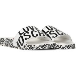 Klapki damskie białe Love Moschino JA28042G0EI17100. Białe klapki Love Moschino, bez wzorów, bez obcasa, bez zapięcia. Za 327.99 zł.