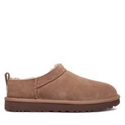 Śniegowce Ugg. Brązowe śniegowce UGG, bez wzorów, bez zapięcia. Za 679.99 zł.