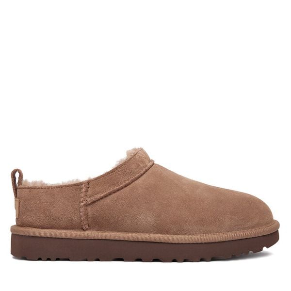 Śniegowce Ugg. Brązowe śniegowce UGG, bez wzorów, bez zapięcia. Za 649.99 zł.