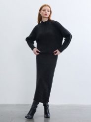 BGN Sweter w kolorze czarnym rozmiar: 38. Czarne swetry BGN, bez wzorów, prążkowane, bez ramiączek. Za 121.99 zł.