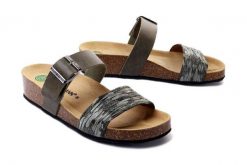 DR. BRINKMANN 700181-07 khaki, klapki profilaktyczne damskie. Zielone klapki Dr. Brinkmann, bez wzorów, bez obcasa, bez zapięcia. Za 214.90 zł.