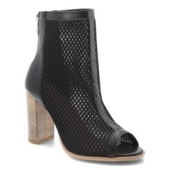 Botki damskie Armodo, cholewka ze skóry naturalnej eleganckie na wysokim obcasie, czarne, DS-975. Czarne botki Armodo, w ażurowe wzory, ze skóry, eleganckie, z otwartym noskiem, bez obcasa, na obcasie, bez zapięcia. Za 509.00 zł.