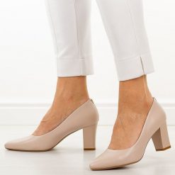 Kremowy róż czółenka damskie na słupku Sergio Leone Pb403. Czerwone czółenka Sergio Leone, na jesień, bez wzorów, z jeansu, biznesowe, bez obcasa, na słupku, bez zapięcia. Za 169.00 zł.