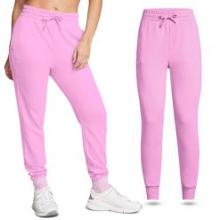 Spodnie dresowe damskie Under Armour Rival Fleece joggery. Czerwone spodnie sportowe Under Armour, bez wzorów, z dresówki, długie. Za 109.75 zł.