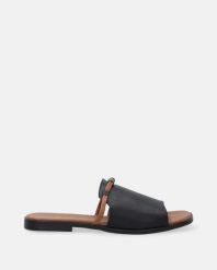 KLAPKI DAMSKIE W KOLORZE CZARNYM 0013172 BLACK. Czarne klapki Venezia, bez wzorów, ze skóry, bez obcasa, bez zapięcia. Za 269.00 zł.