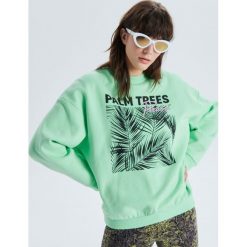 Bluza - Zielony. Bluzy marki Cropp. Za 79.99 zł.