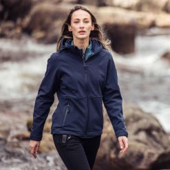 Dlx Christine- Damska kurtka Dlx Softshell Granatowa Marl. Niebieskie kurtki przejściowe sportowe DLX, bez wzorów, z elastanu, bez kaptura, trekkingowe. W wyprzedaży za 355.05 zł.