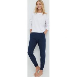 Fila piżama damska kolor biały bawełniana. Białe piżamy Fila, l, bez wzorów, z bawełny, bez kołnierzyka, bez ramiączek, długie. Za 219.99 zł.