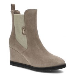 Botki damskie Libero, naturalna skóra zamszowa z elastycznymi wstawkami na płaskiej podeszwie, cappuccino, 2435-385. Brązowe botki Libero, bez wzorów, ze skóry, eleganckie, bez obcasa, na koturnie, bez zapięcia. Za 299.00 zł.