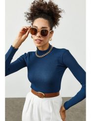 Lycalia Sweter w kolorze niebieskim rozmiar: onesize. Niebieskie swetry Lycalia, bez wzorów, bez ramiączek. Za 48.85 zł.