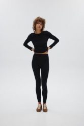 Bawełniane legginsy w kolorze TOTALLY BLACK - SHAPE. Czarne legginsy Marsala, bez wzorów, z bawełny, sportowe. Za 89.90 zł.