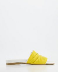 KLAPKI DAMSKIE 0301311460 YELLO. Klapki Venezia, bez wzorów, ze skóry, bez obcasa, bez zapięcia. Za 99.00 zł.