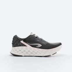 Buty do biegania damskie Kiprun KS900.2. Białe buty do biegania KIPRUN, bez wzorów, bez zapięcia, do biegania. W wyprzedaży za 399.99 zł.