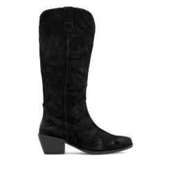Kozaki Lasocki. Czarne kozaki Lasocki, bez wzorów, bez obcasa, na słupku, bez zapięcia. Za 184.99 zł.