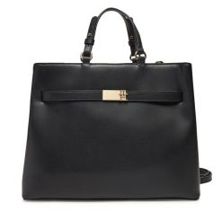 Torebka Tommy Hilfiger. Czarne torebki klasyczne Tommy Hilfiger, bez wzorów, klasyczne, bez dodatków. Za 479.99 zł.