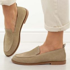 Piaskowe skórzane mokasyny damskie T.Sokolski w26-123. Brązowe mokasyny Sokolski, bez wzorów, z jeansu, z okrągłym noskiem. W wyprzedaży za 206.10 zł.