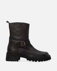 SKÓRZANE BOTKI DAMSKIE W KOLORZE ZIELONYM K002LEGROBB026. Zielone botki Venezia, bez wzorów, ze skóry, bez obcasa, bez zapięcia. Za 599.00 zł.