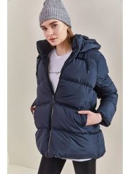 Bianco Lucci Kurtka zimowa w kolorze granatowym rozmiar: 38. Niebieskie kurtki Bianco Lucci, na zimę, bez wzorów, z puchu, bez kaptura. Za 143.99 zł.