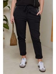 Curvy Lady Spodnie w kolorze czarnym rozmiar: 48/50. Czarne spodnie materiałowe Curvy Lady, bez wzorów, z materiału, klasyczne, z standardowym stanem. Za 167.67 zł.